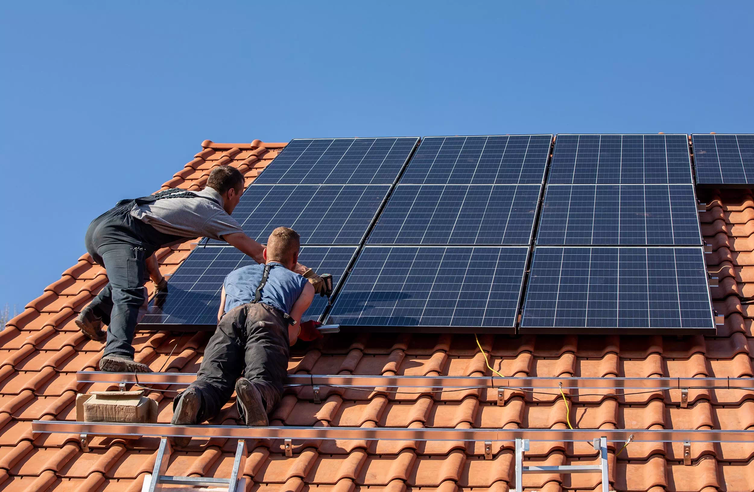 découvrez notre guide complet sur l'aide aux panneaux solaires, incluant les subventions, crédits d'impôt et astuces pour optimiser votre investissement dans l'énergie renouvelable.