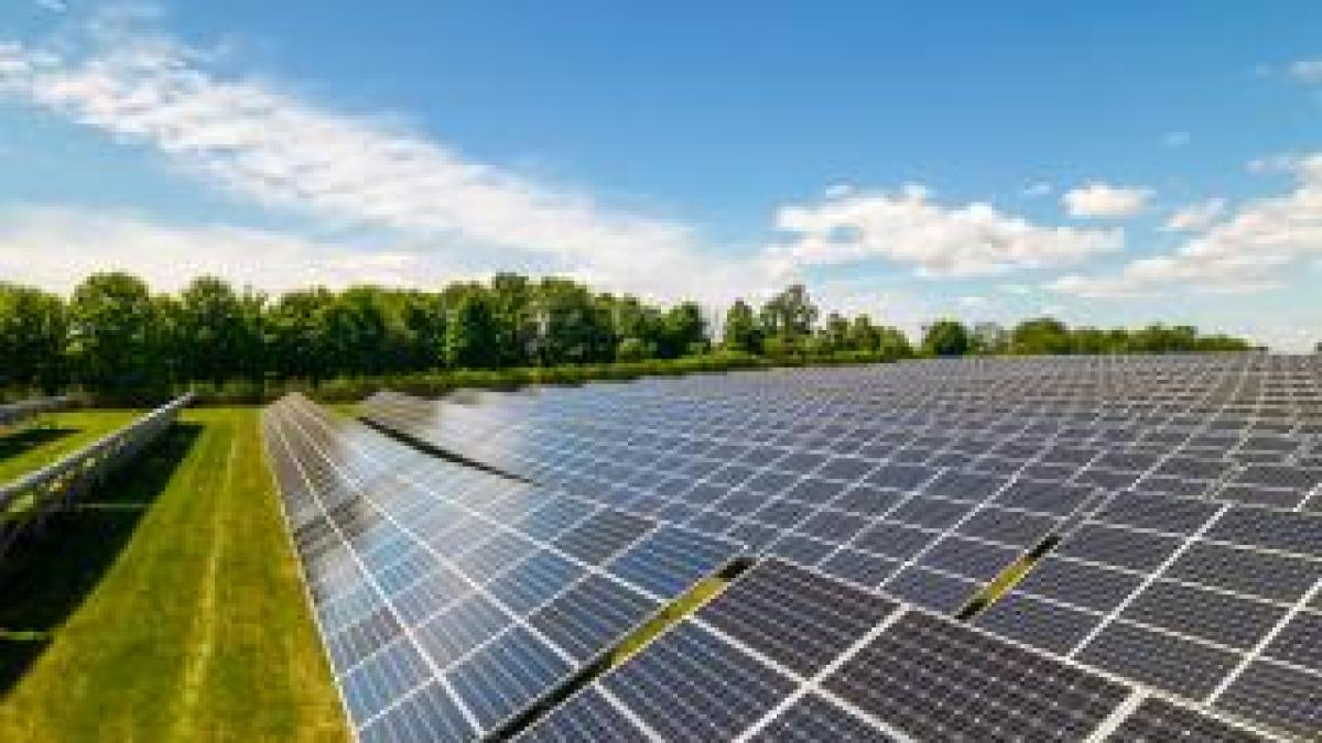 découvrez tout sur l'énergie photovoltaïque : ses avantages, son fonctionnement et son impact positif sur l'environnement. apprenez comment passer à l'énergie solaire pour réduire vos factures d'électricité et contribuer à un avenir durable.