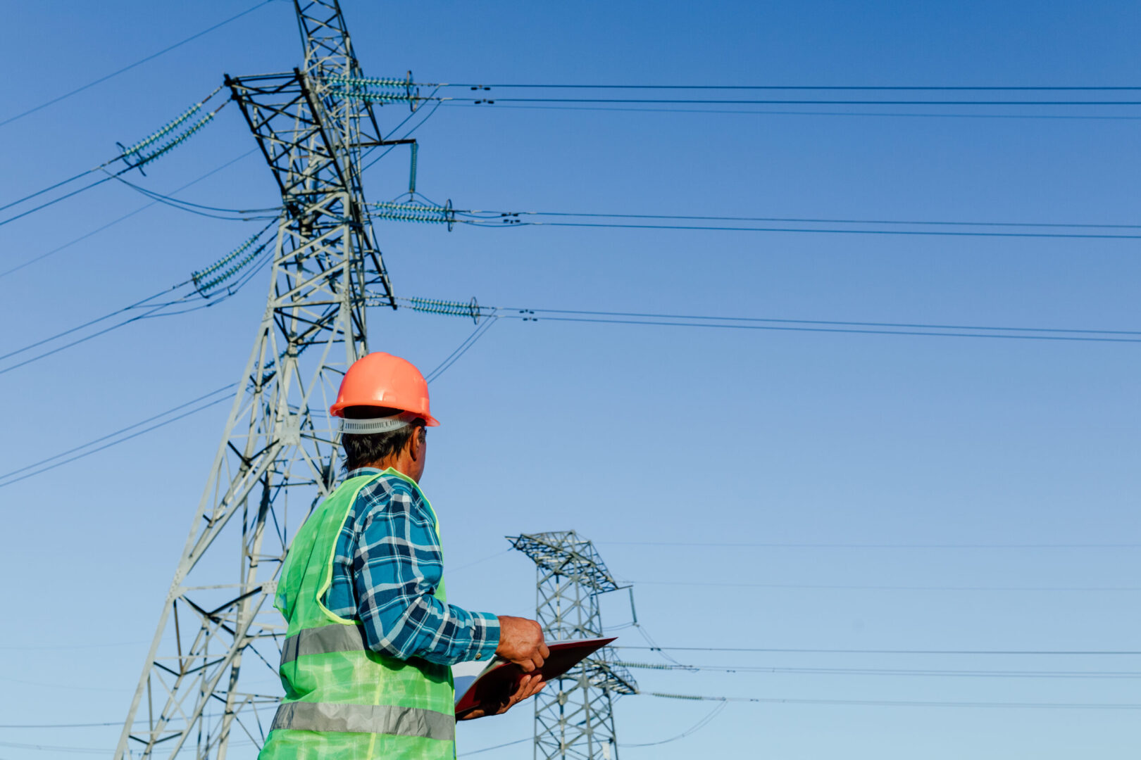 electricien-davenir-2 Devenir électricien : un métier d'avenir à découvrir