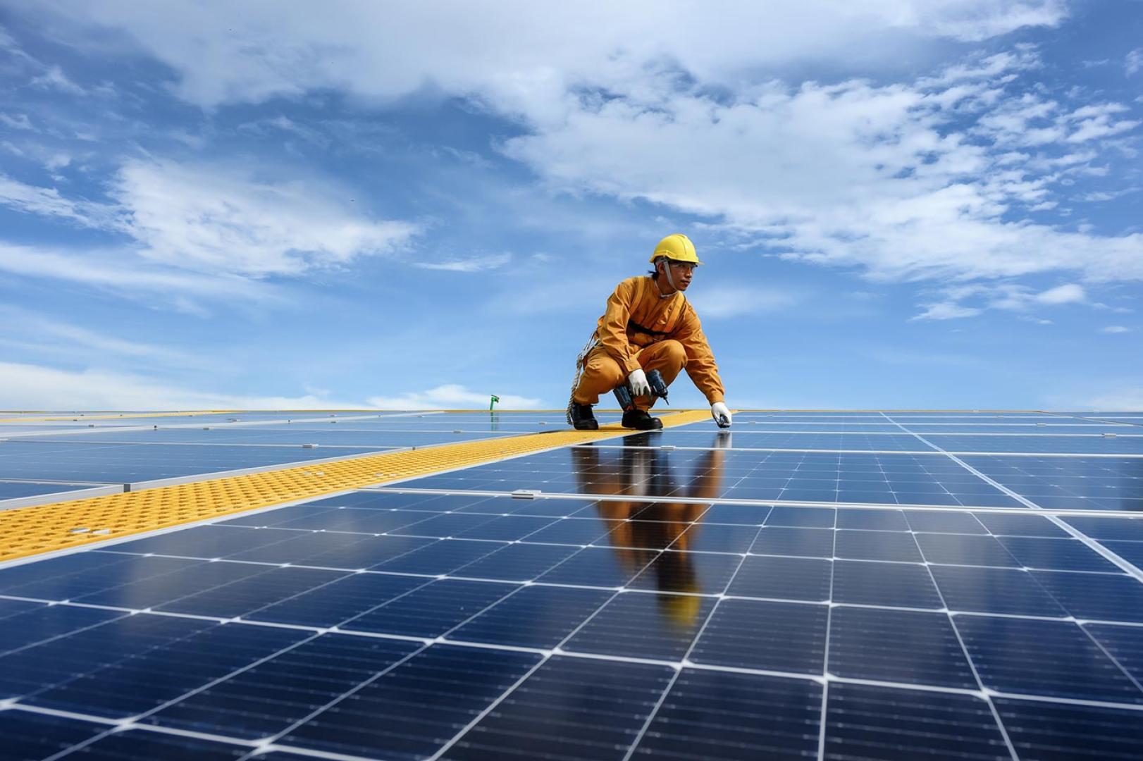 installation-panneau-solaire-6 Préparez-vous à installer facilement un panneau solaire plug-and-play chez vous !