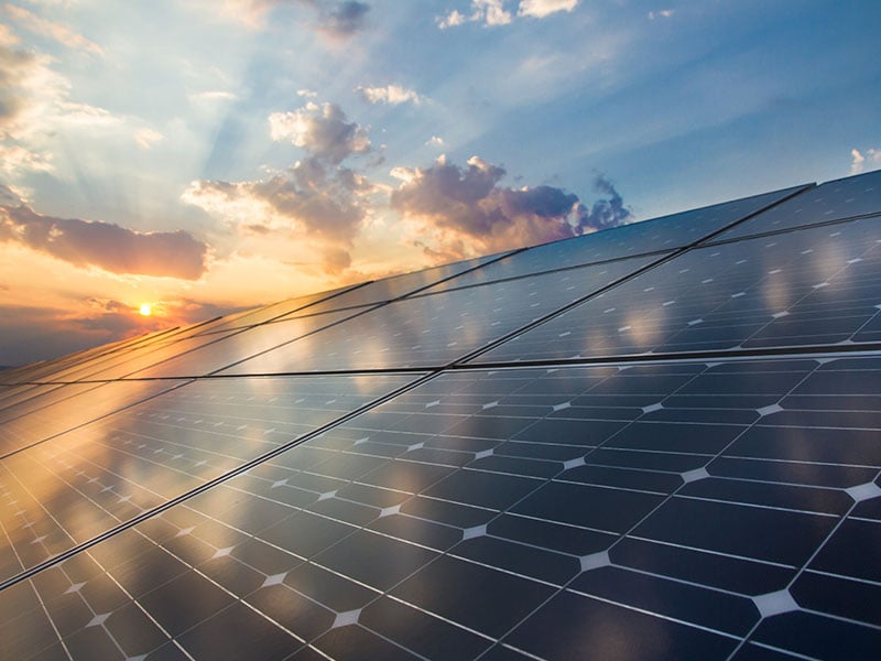 panneaux-photovoltaiques-1 Achat de panneaux photovoltaïques : un investissement rentable pour l'avenir