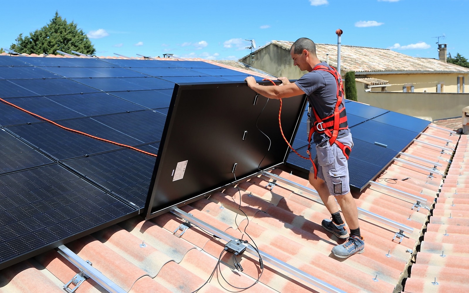 pose-panneaux-photovoltaiques-1 guide de pose panneaux photovoltaique sur poiture plate