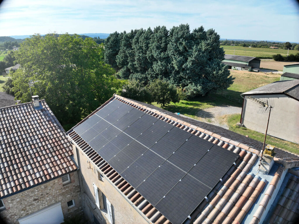 pose-panneaux-solaires-3 Guide complet pour la pose de panneaux solaires : optimisez votre investissement