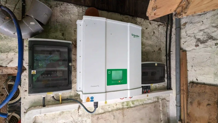 solutions-photovoltaiques-schneider Guide complet sur les solutions photovoltaïques Schneider