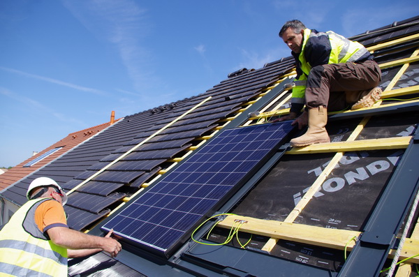 découvrez les erreurs courantes lors de l'installation d'un système photovoltaïque et comment les éviter pour garantir le bon fonctionnement et l'efficacité de votre installation solaire.