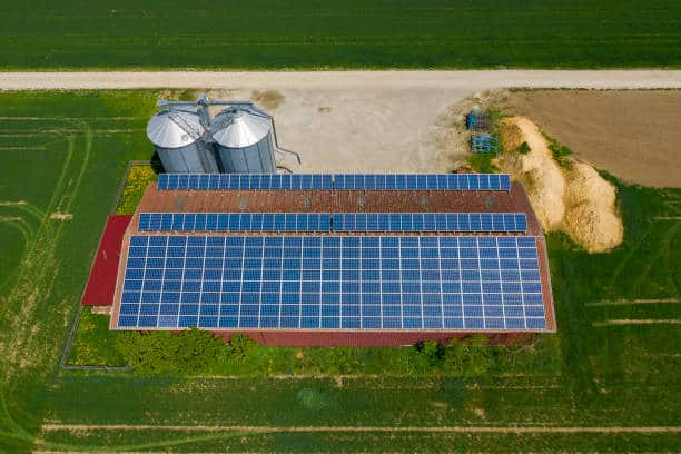 découvrez l'impact des panneaux photovoltaïques sur l'environnement et l'économie. analysez les avantages écologiques, les économies d'énergie et la contribution à la transition énergétique grâce à l'énergie solaire.