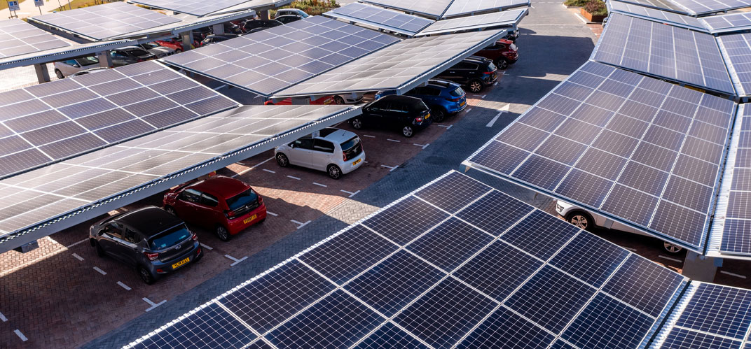 découvrez comment les panneaux solaires pour parking peuvent transformer votre espace de stationnement en une source d'énergie renouvelable. optimisez votre empreinte carbone tout en offrant des ombres aux véhicules grâce à des solutions durables et innovantes.
