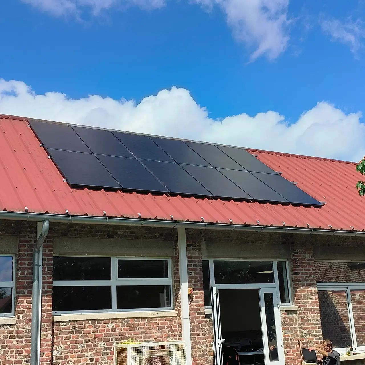 découvrez comment le photovoltaïque optimise la performance énergétique de votre habitation. explorez les avantages des panneaux solaires pour maximiser votre rendement tout en préservant l'environnement.