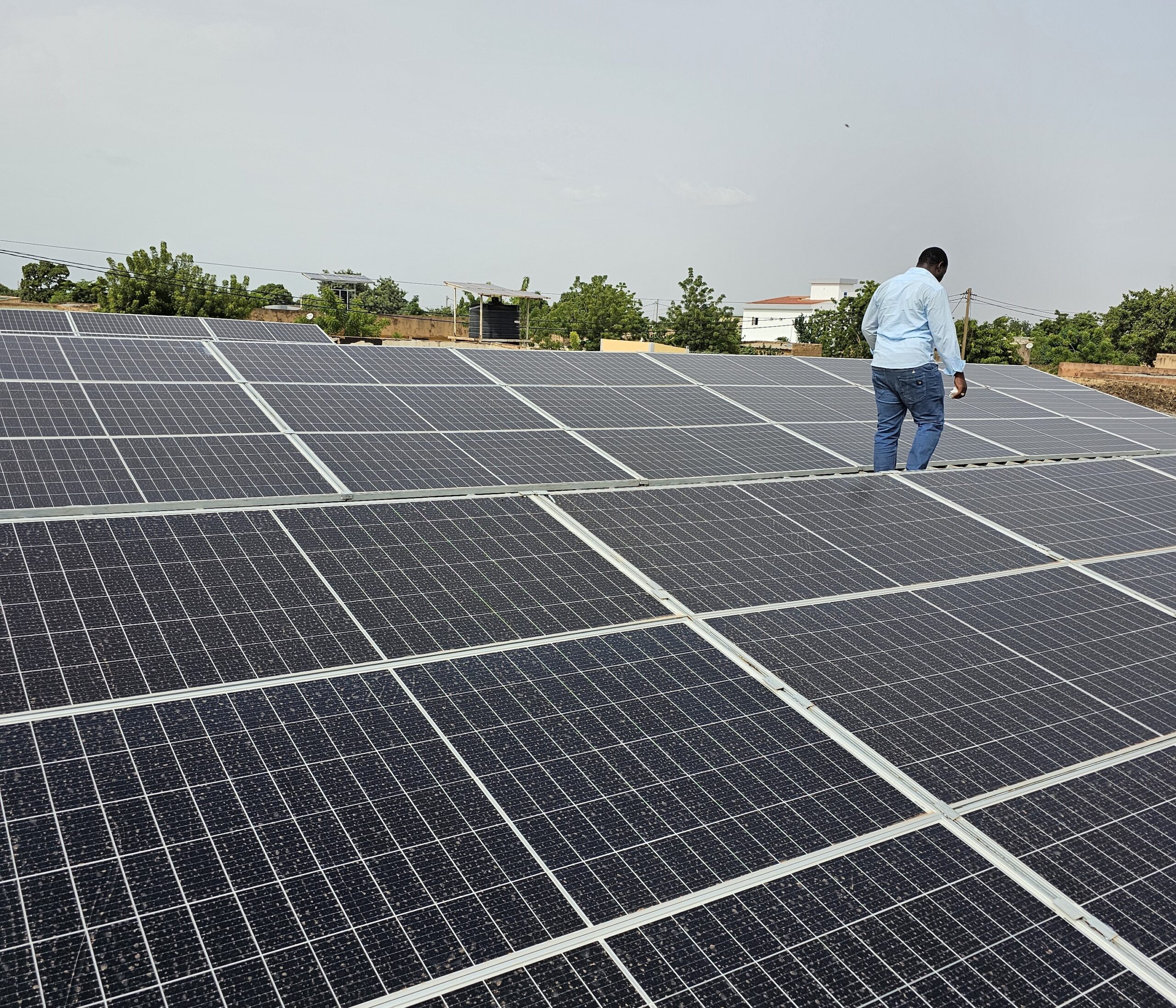 découvrez comment le photovoltaïque peut transformer la gestion énergétique de votre pme. profitez des avantages des panneaux solaires pour réduire vos coûts, générer de l'électricité durable et contribuer à la protection de l'environnement.