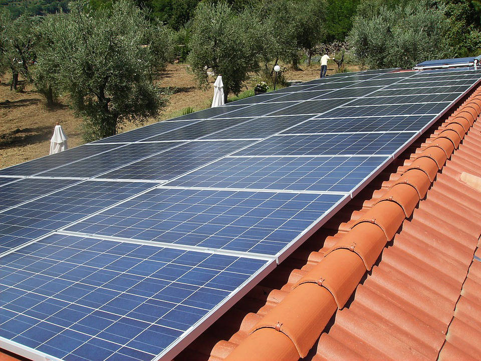 découvrez comment maximiser votre retour sur investissement grâce aux panneaux photovoltaïques. apprenez les facteurs clés influençant la rentabilité, les économies d'énergie potentielles, ainsi que les aides financières disponibles pour optimiser votre projet solaire.
