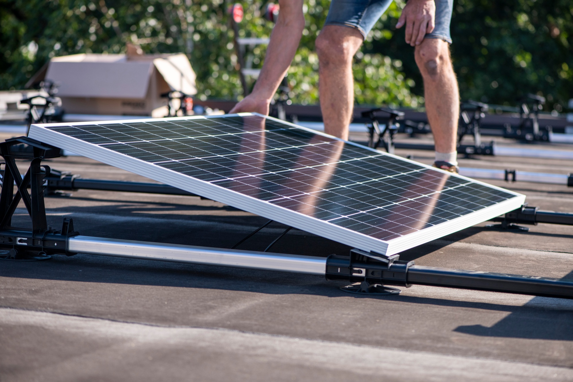 découvrez comment le photovoltaïque transforme le secteur immobilier en offrant des solutions durables et économiquement avantageuses. explorez l'impact de l'énergie solaire sur la valeur des biens et les tendances écologiques dans l'immobilier.