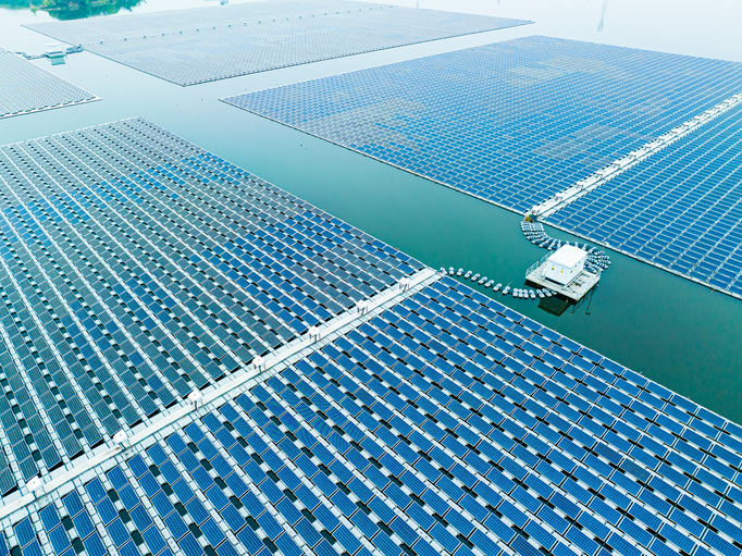 projet-panneaux-solaires-flottants-1 Manuel complet pour réussir un projet de panneaux solaires flottants en collaboration