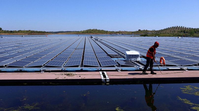 projet-panneaux-solaires-flottants-2 Manuel complet pour réussir un projet de panneaux solaires flottants en collaboration